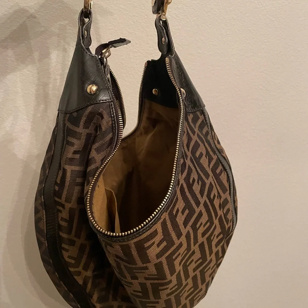 Vintage Fendi Zucca print hobo. - Picture 4 of 10